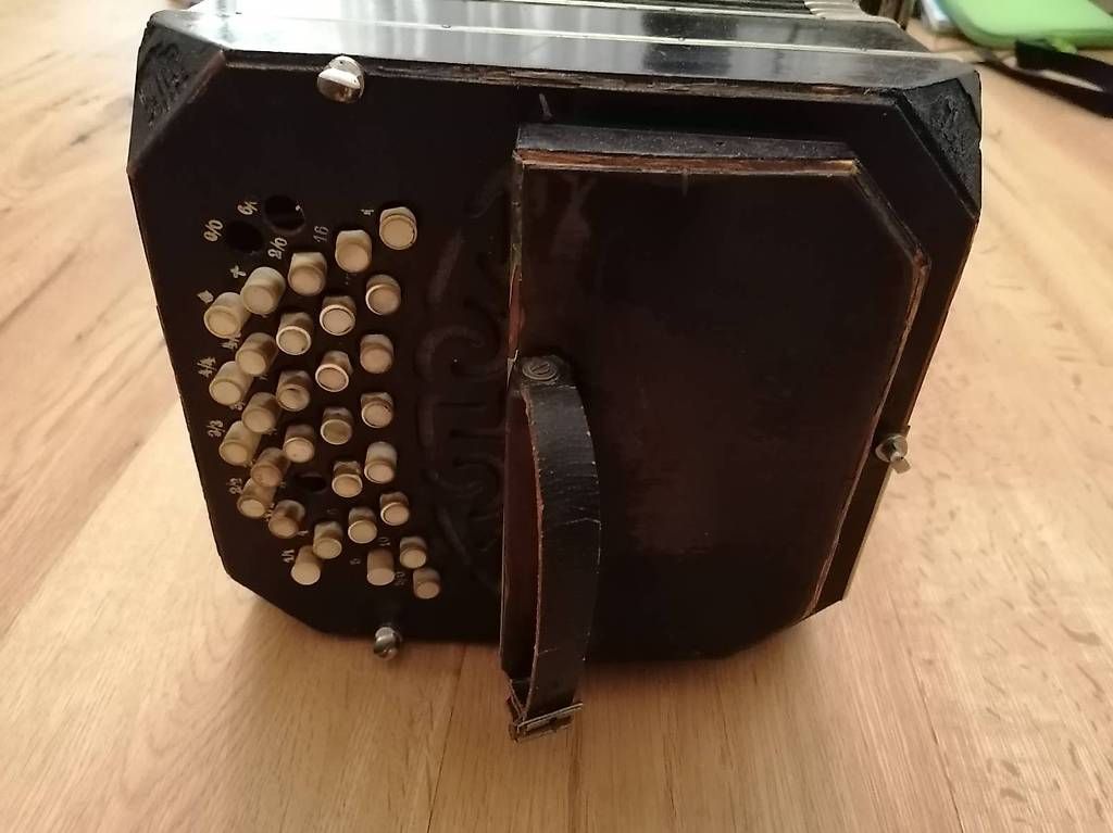Strumenti musicali: Bandoneon Arnold AA, Peguri System – Usato da Volketswil venduto da Poornapoleon 3
