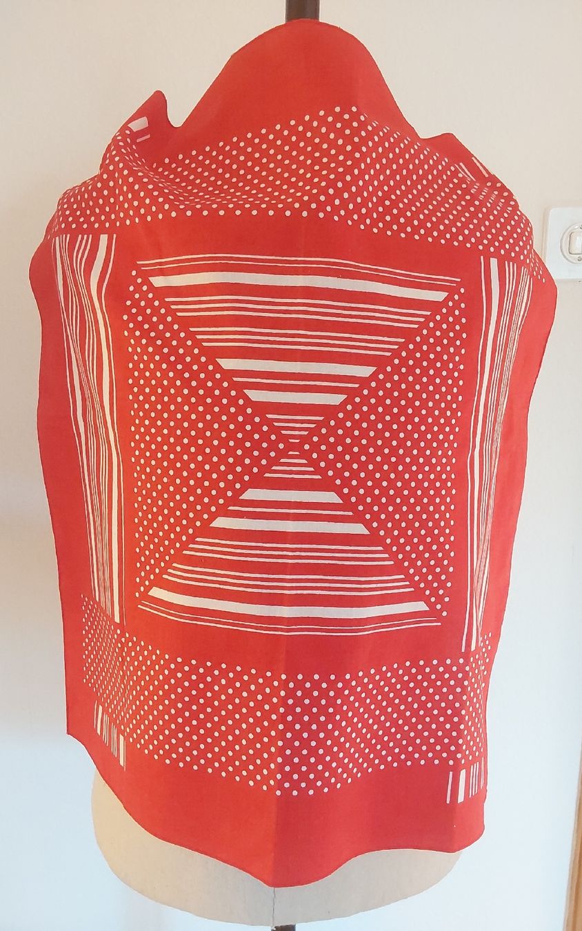 Foulards, Tücher & Schals: Baumwolltuch quadratisch rot – Neu und originalverpackt aus Köniz von scopello12 1