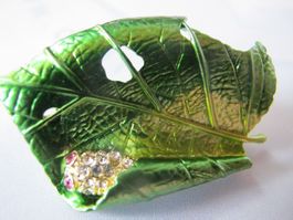 Grüne Blatt Brosche Blatt mit Raupe Strass