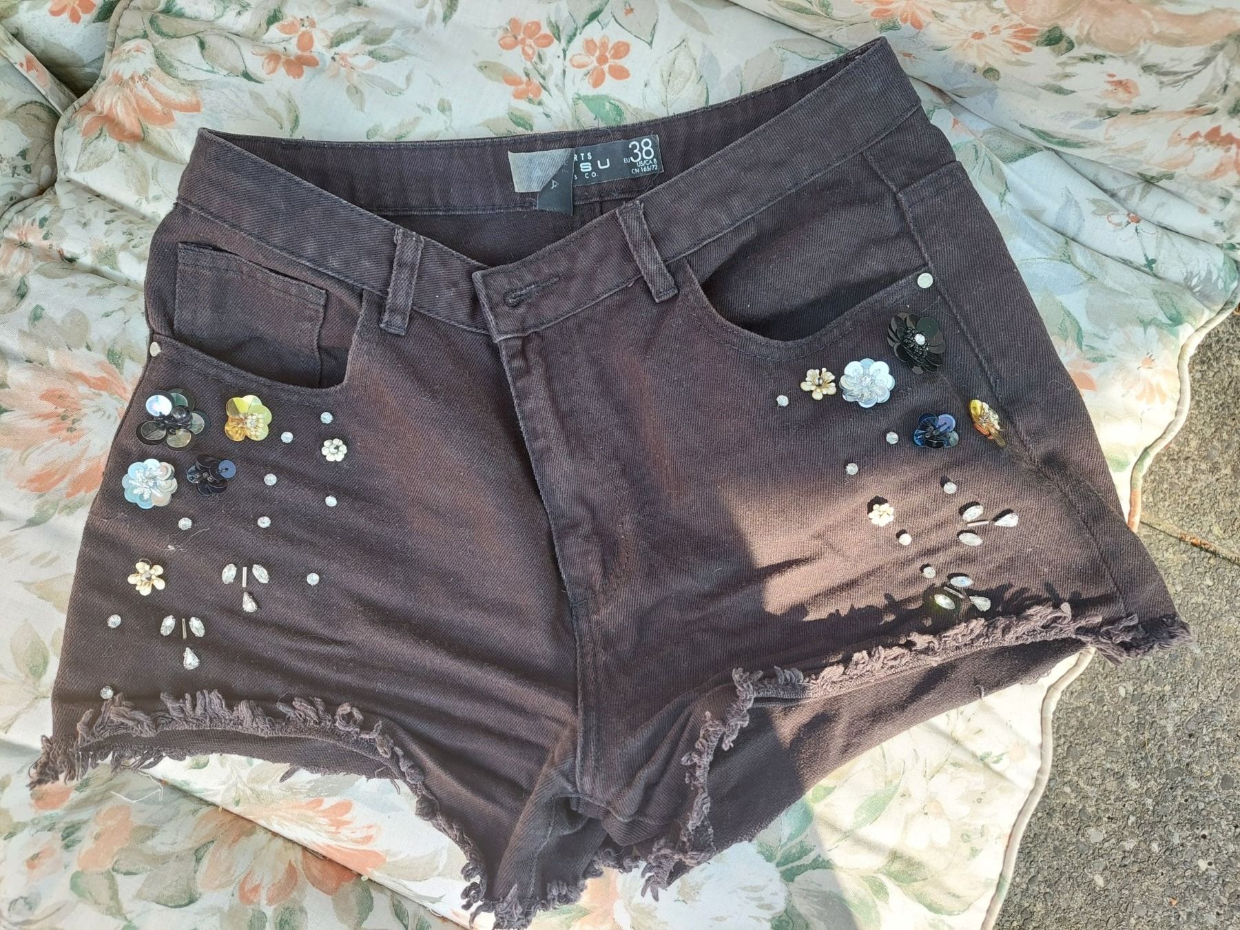 Pantaloni: Shorts / Hotpants schwarz – Usato da Wynau venduto da Meysi