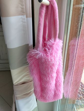 Sac épaule tout doux rose, avec pressions, neuf jamais porté