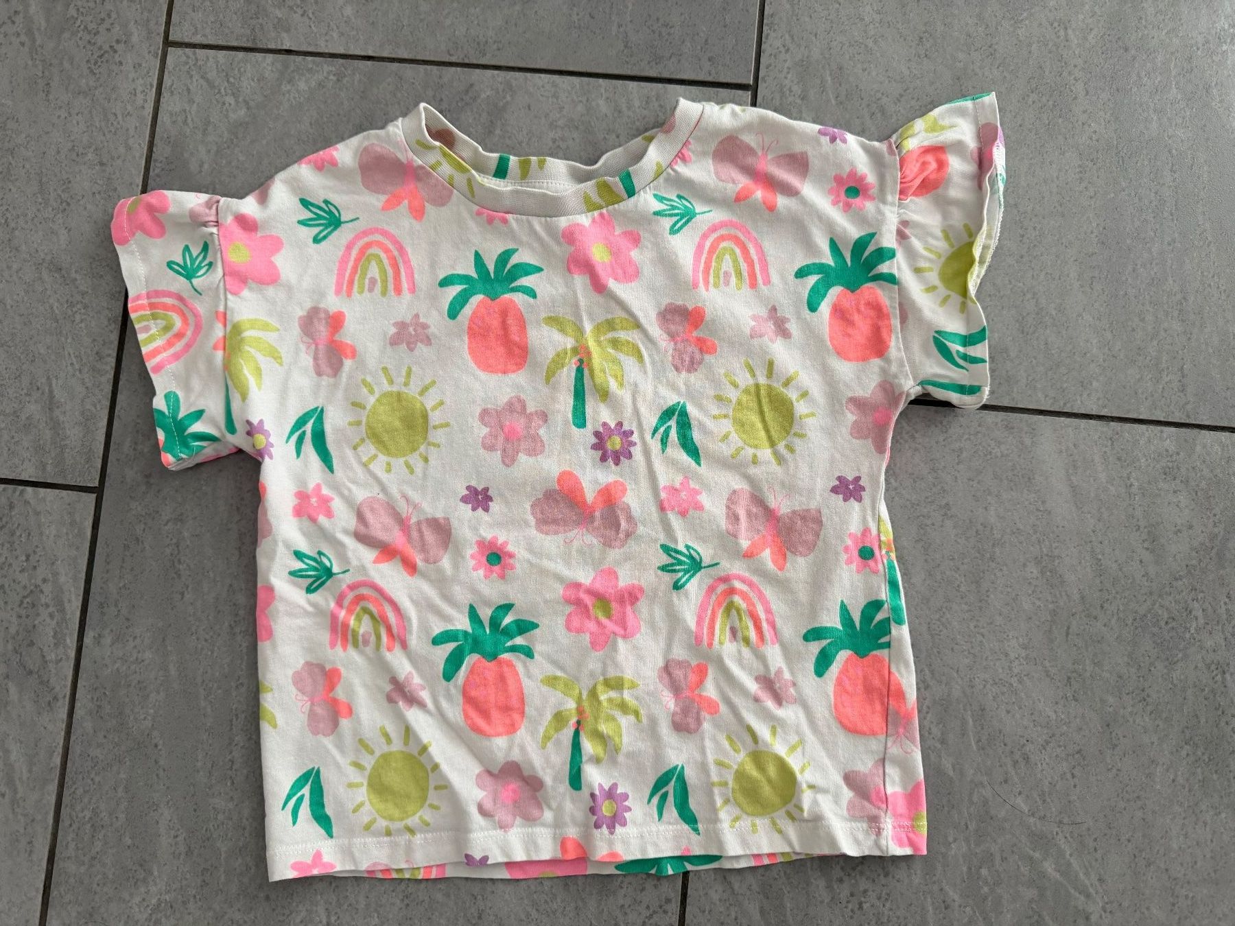 C&A Blouses, T-shirts & Tops: T-Shirt - Grösse 122 - C&A – D'occasion à Bülach par Loredana13