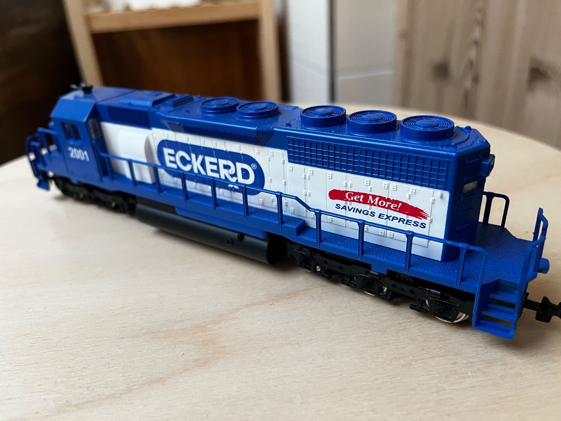 Mehano Modellini di ferrovie: Mehano EMD USA Loco "Eckerd" – Usato da Mollis venduto da zurichakos 2