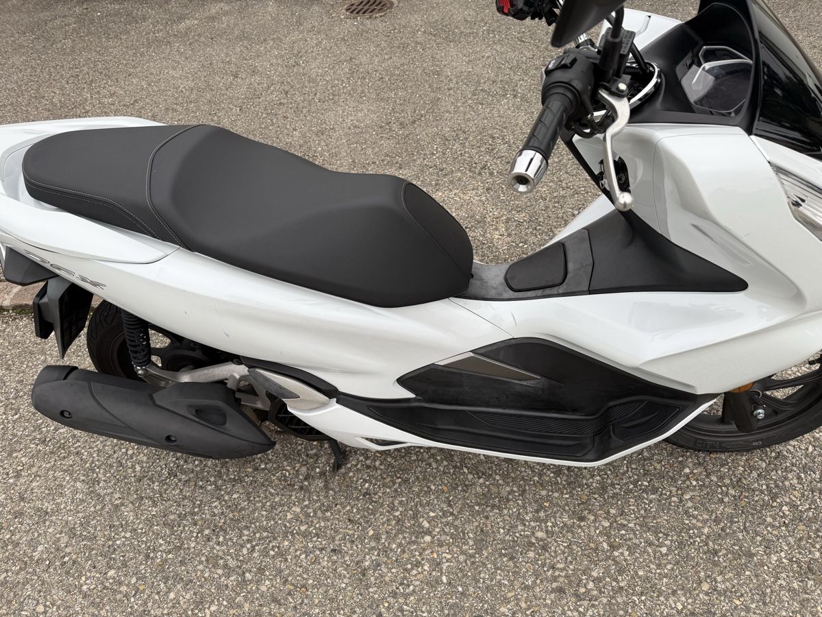 Honda Scooter: Honda pcx 125 2020 – Usato da Onnens VD venduto da ray_ks6p 3