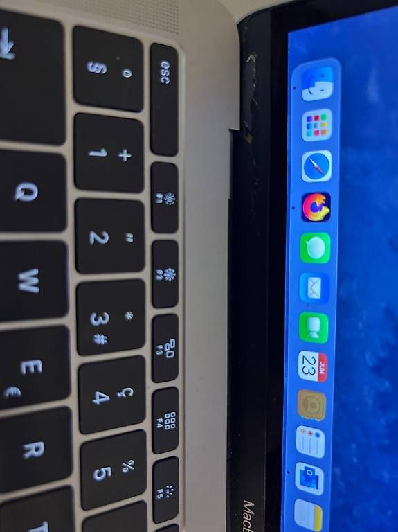 Notebook: Mac Book Pro 2017 – Usato da Amriswil venduto da sas_py7l 1