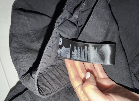 Schwarze Stoffhose Grösse L, bequem für den Sommer, neuwerti