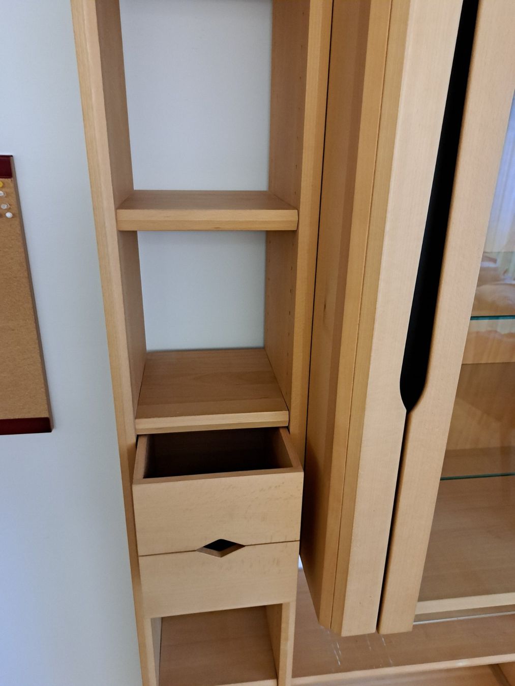 Regale: Vitrine Regal TV Möbel massiv Buche – Gebraucht aus Vordemwald von  8