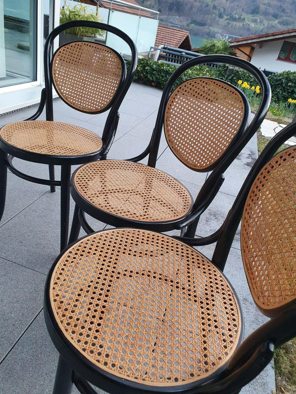 Tavoli: Tisch mit drei Stühlen – Usato da Brienz venduto da lgy_2kq6 5