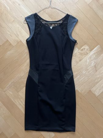 Guess Kleid schwarz Spitze Kunstleder Grösse XS guter Zustan