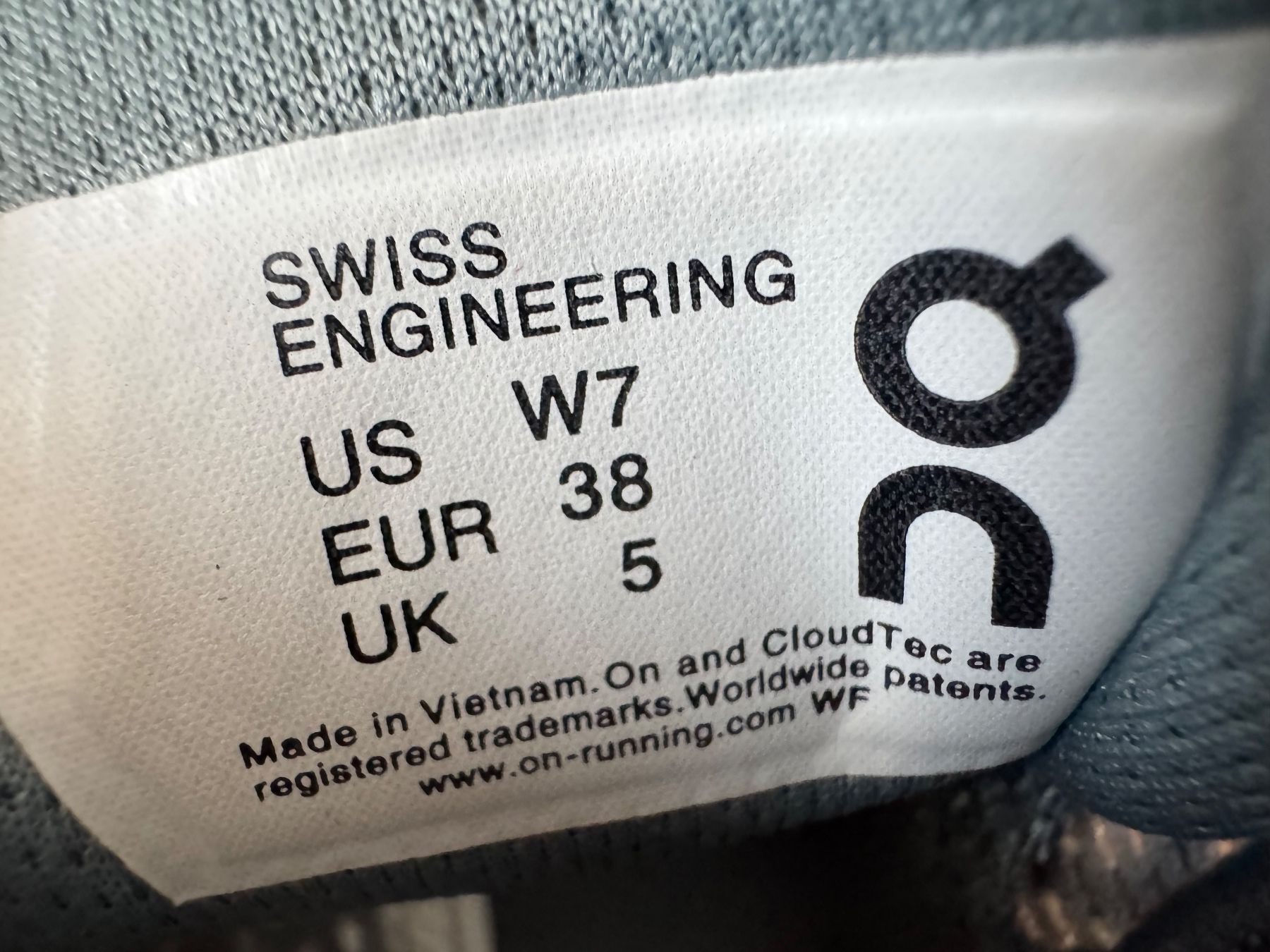 On Damenschuhe: On Schuhe Gr 38 – Gebraucht aus Frauenfeld von guli11 5