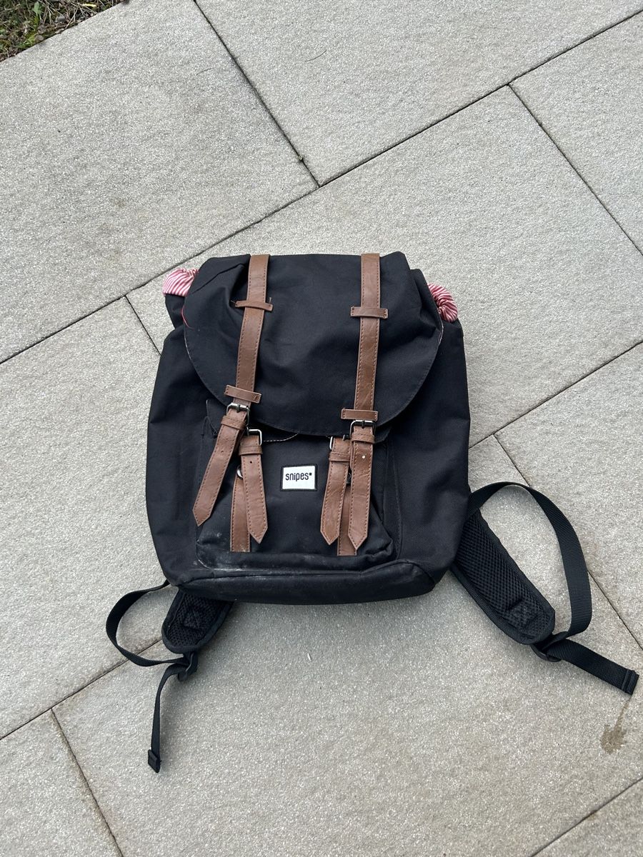 Snipes Sacs à dos: Stylischer Snipes Rucksack schwarz – D'occasion à Brüttisellen par stpe