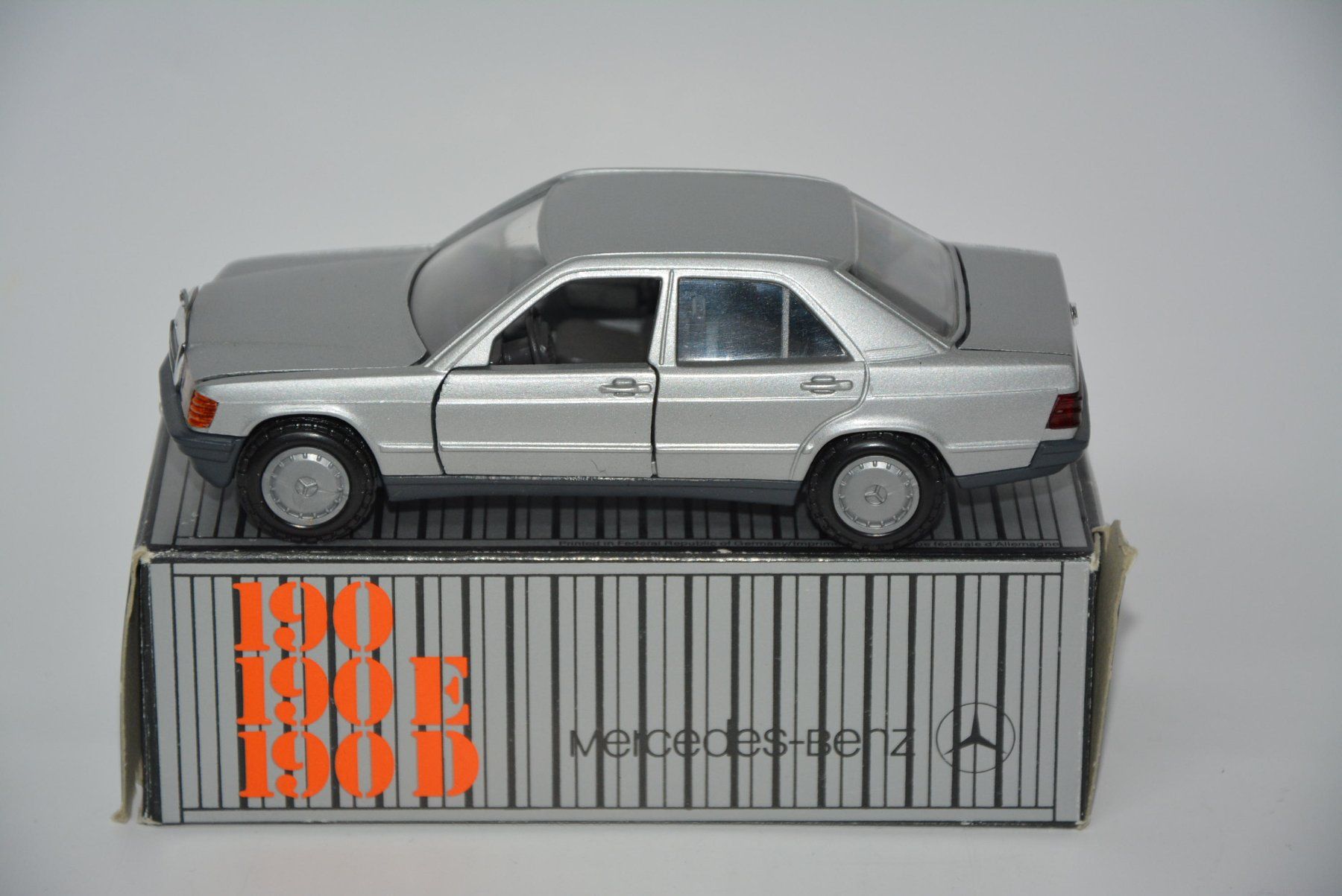 Mercedes-Benz Modellautos: Mercedes-Benz 190E W201 , Cursor  Modell , 1:35 – Neu und originalverpackt aus Goldach von Feivel9