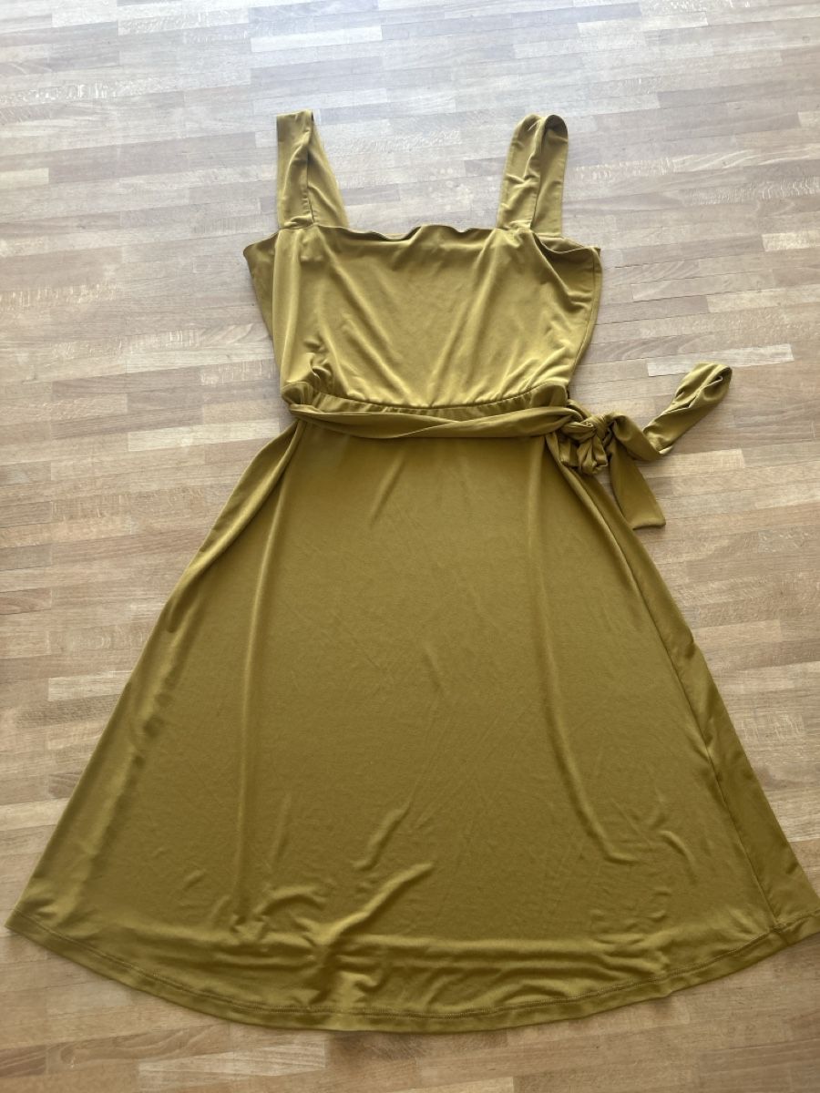 Robes: Kleid Damen bronzefarben Grösse M – D'occasion à Langnau im Emmental par Iriss
