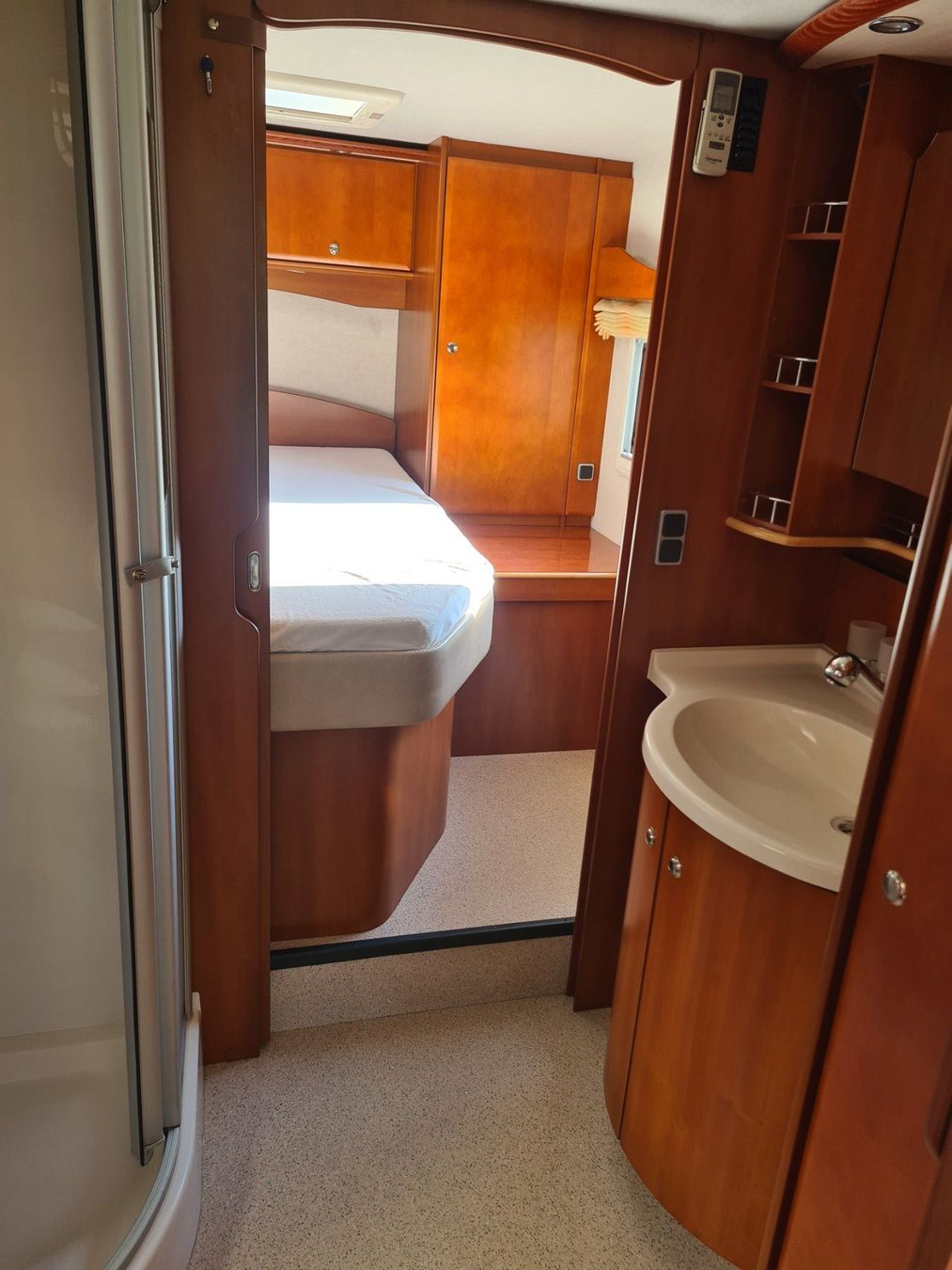 Concorde Veicoli da campeggio: Wohnmobile Concorde Charisma 840 F – Usato da Worb venduto da Werich 7
