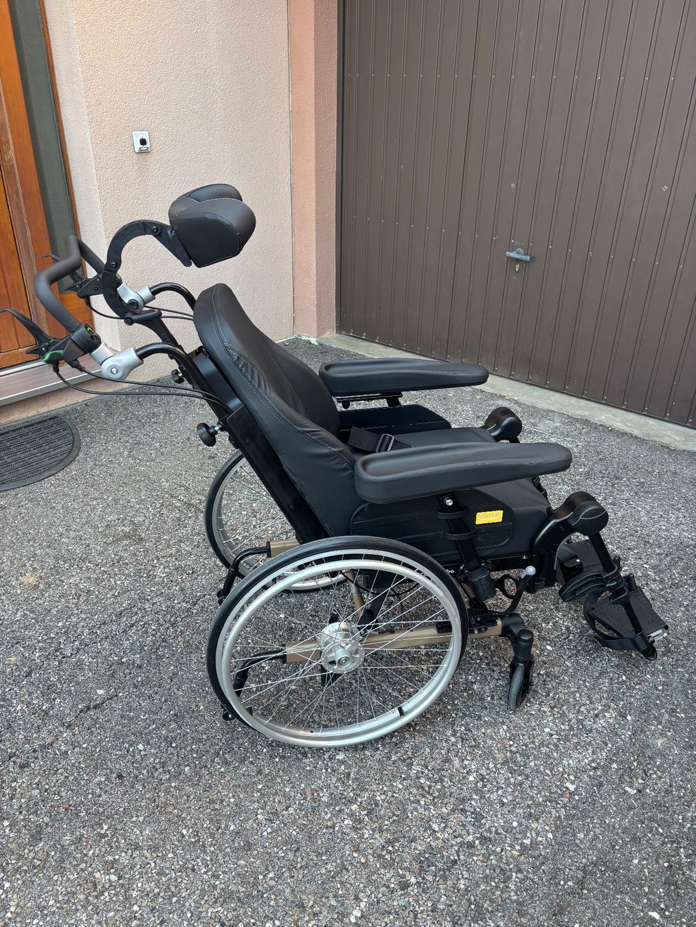 Sedie a rotelle: Fauteuil roulant multi fonction – Usato da Gland venduto da choupinoues 1