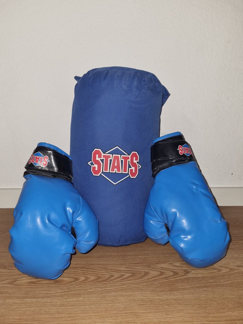 Boxsäcke: Kinderboxsack mit Boxhandschuhen – Gebraucht aus Herisau von Nathanael777