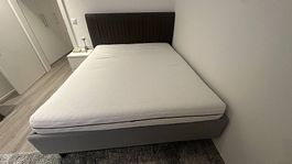 Doppelbett mit Rückwand, 2 Sanaflex Bettrosten 160 x 200 cm