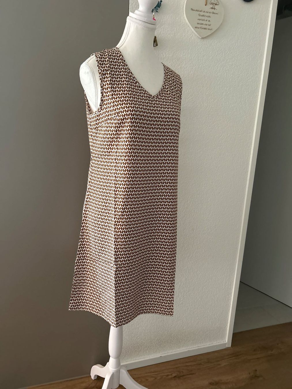 Vestiti: leichtes Ärmelloses Kleid braun/ hellbeige Grösse S – Nuovo (secondo la descrizione) da Brunnen venduto da Nala2929