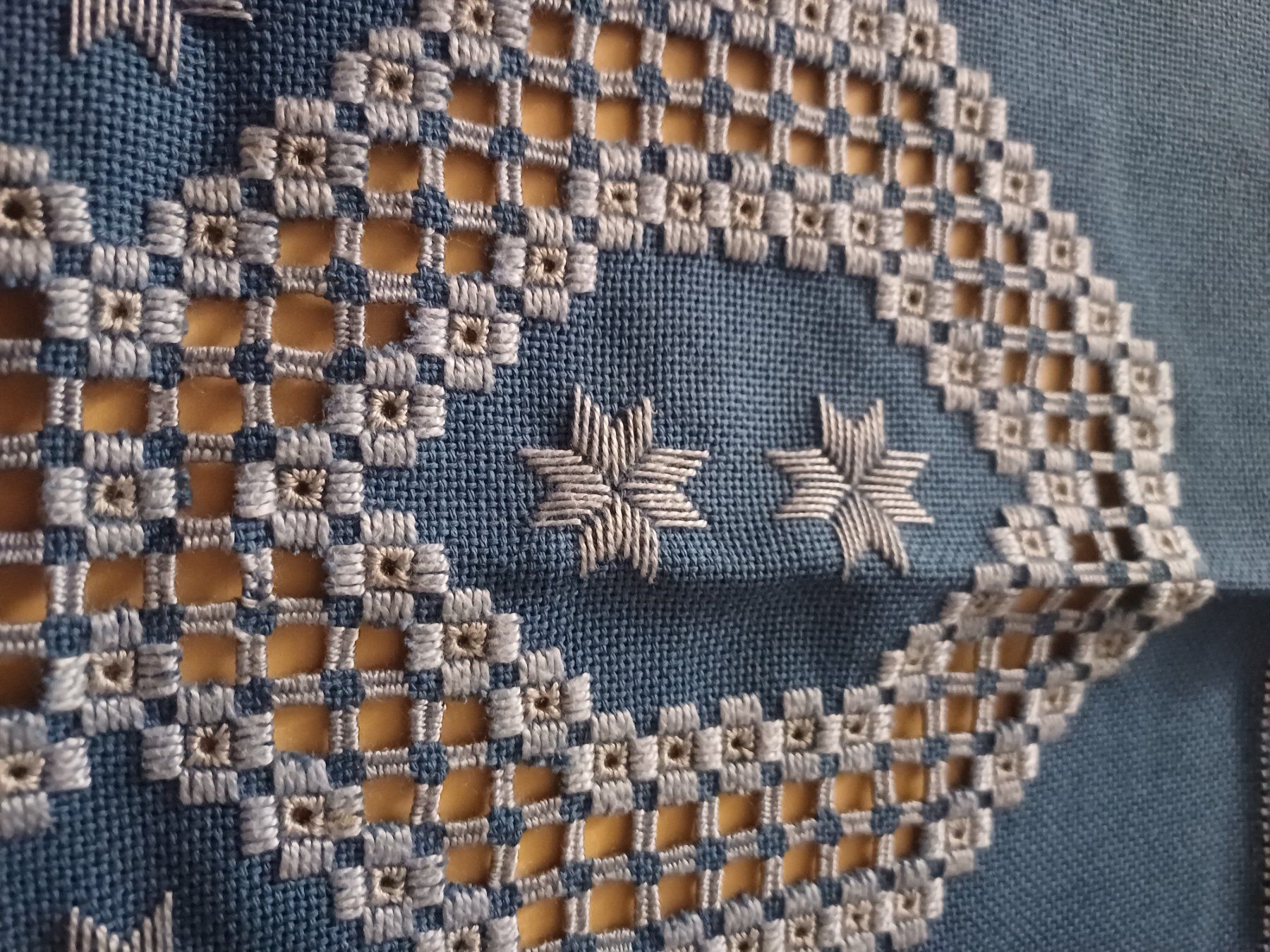 Decken: Tischläufer mit Hardanger Stickerei – Gebraucht aus Windlach von lanuj 1
