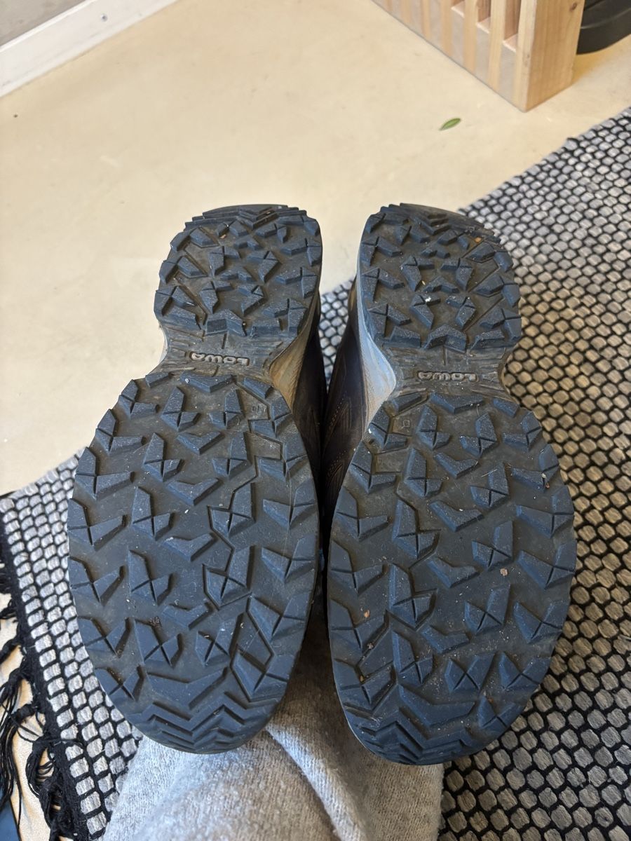 Lowa Scarpe da donna: Lowa Trekkingschuhe 39,5 – Usato da Jona venduto da Passionfruita 1