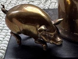 antikes Tintenfass Art Deco mit Schwein Messing und Bakelite