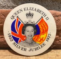1977 Souvenir Anstecknadel QUEEN ELIZABETH Jubiläum England