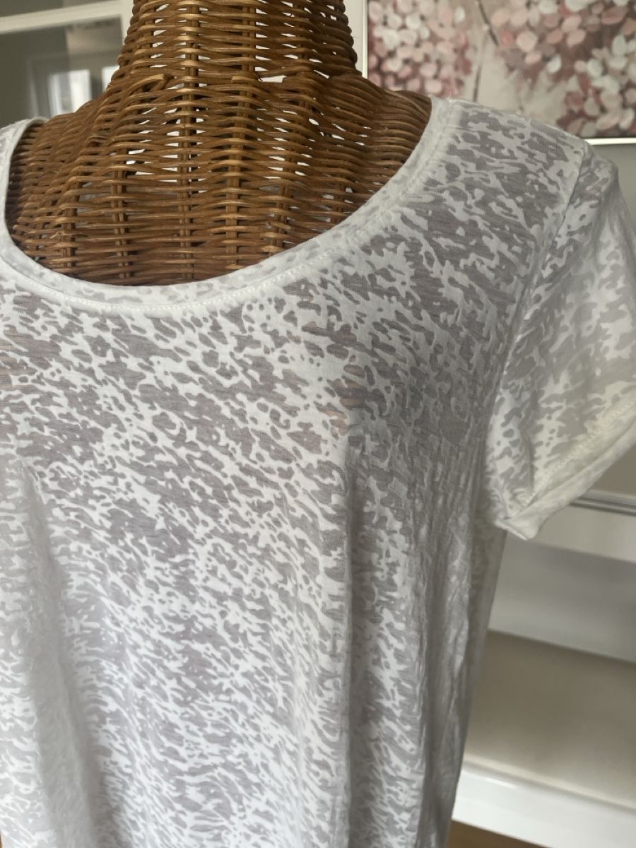 S.Oliver T-Shirts: Shirt mit Muster, S.Oliver, 42 – Gebraucht aus Solothurn von Bobesch08 1
