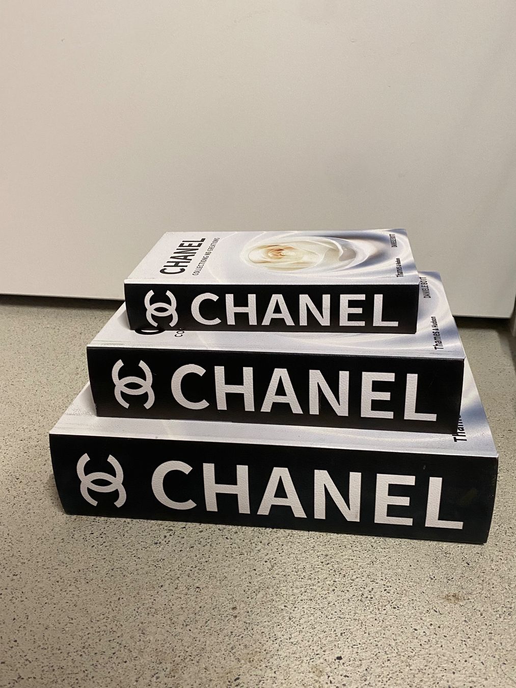 Tutte le decorazioni: Dekobücher chanel 3 stück – Usato da Zürich venduto da SS59