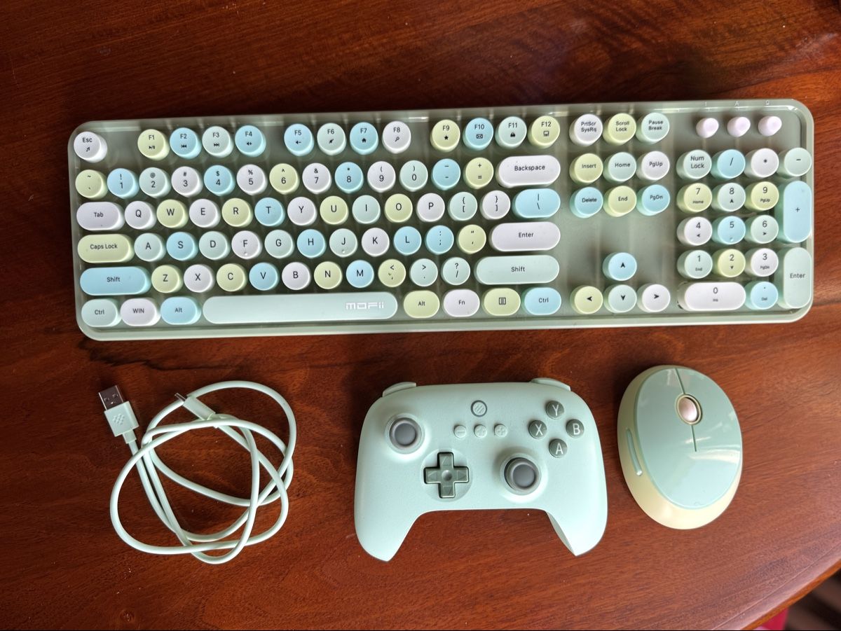 Tastiere: Mofii Keyboard, Mouse, and Controller Set - Mint Green! – Usato da Effretikon venduto da expiredrice