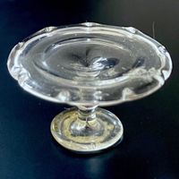 Tortenplatte m/Fuss f/Puppenstuben. Glas. Handarb./GB. NP 18