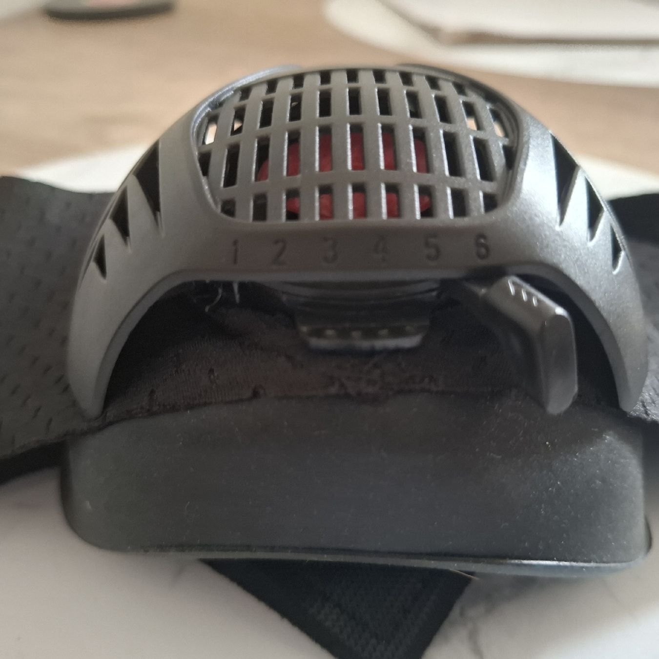 Protezione per viso e udito: Sportmaske Atemschutzmaske einheitsgrösse – Usato da Wetzikon ZH venduto da Marshmelow 1