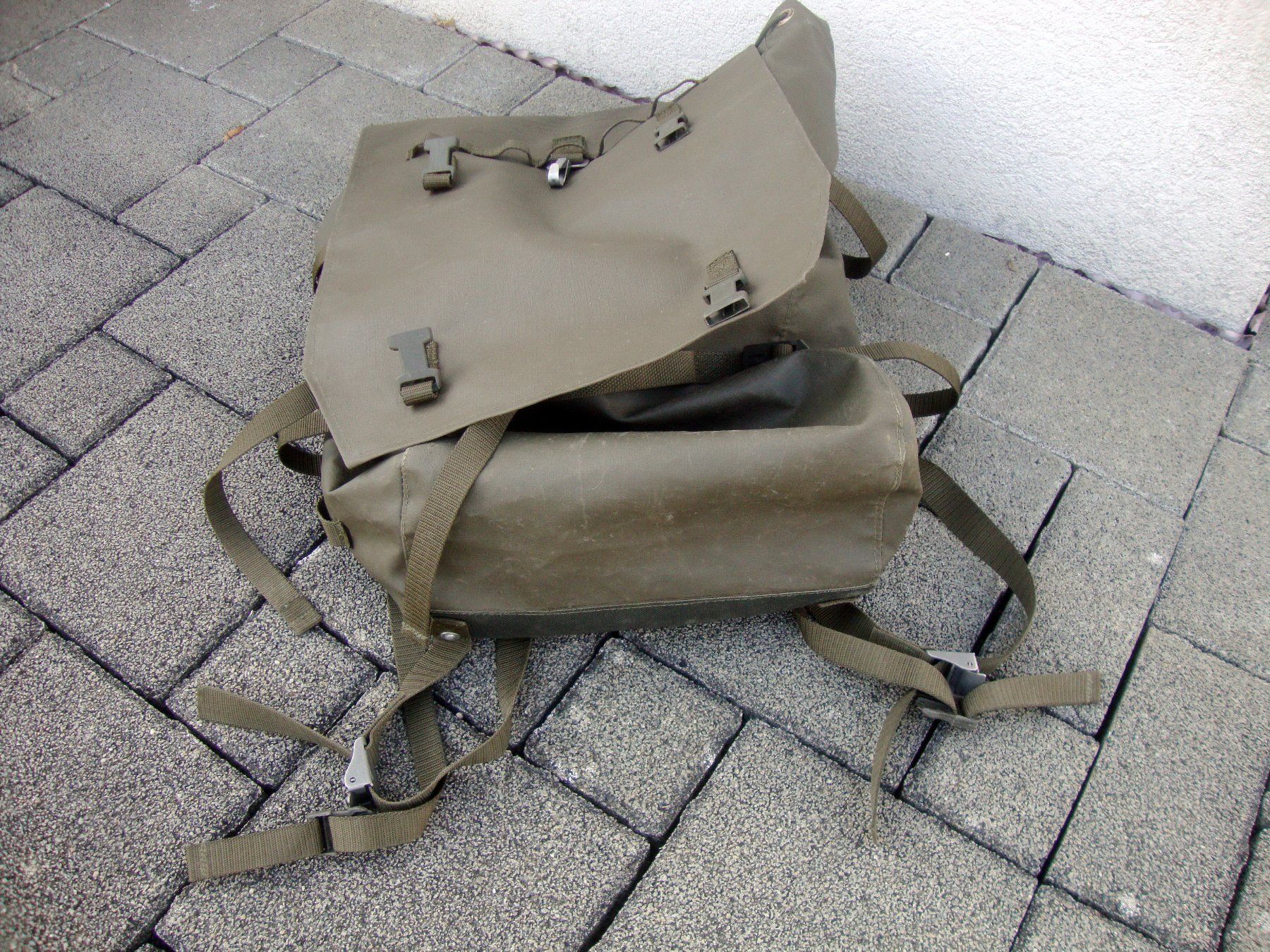 Schweizer Armee Zaini: Rucksack Kampfrucksack Karusa 90 Militär – Usato da Döttingen venduto da Kubuli1 4