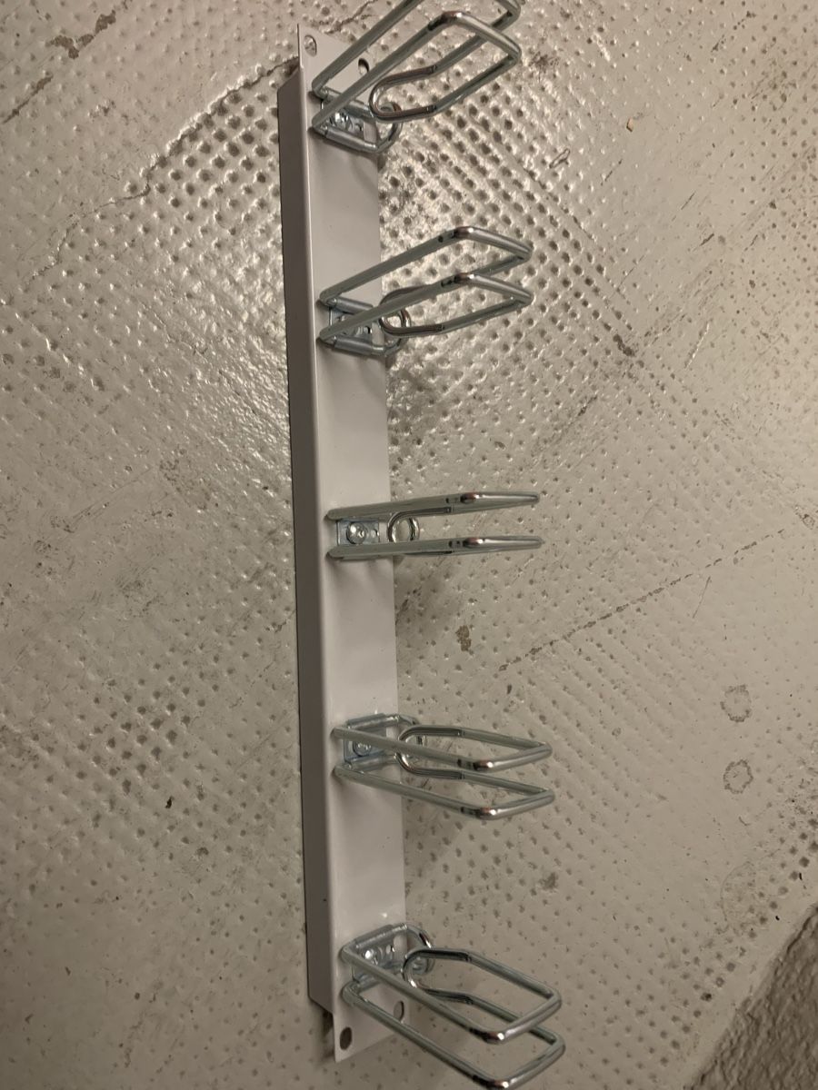 Cavi: Metal cable guide 19 inch – Usato da Genève venduto da khazrif 1