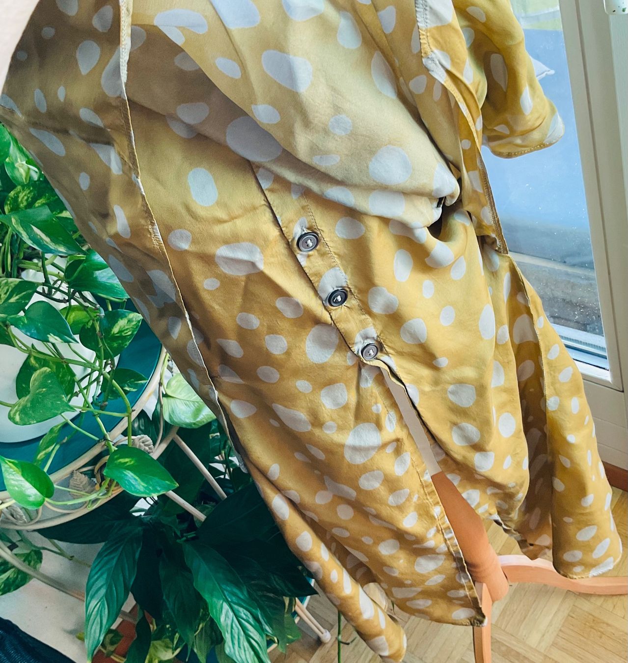 Jayko Tuniche: Superbe robe tunique JAYKO, drapé soyeux tons or pois argent – Usato da Genève venduto da Mazelyne 8