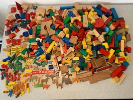 8 KG Vintage Holzklötze- Viele Figuren/Fahrzeuge/bed. Teile