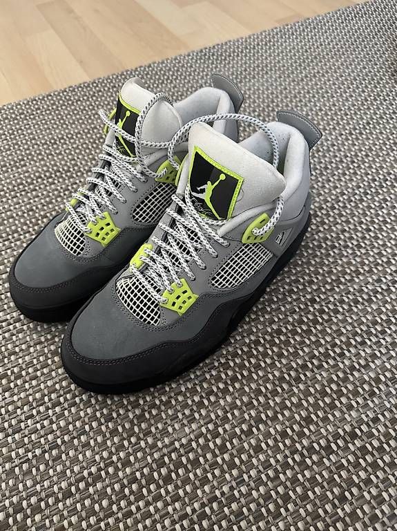 Jordan Herrenschuhe: Jordan 4 Retro SE 95 Neon / US 9 – Gebraucht aus Salmsach von mar_xrh5