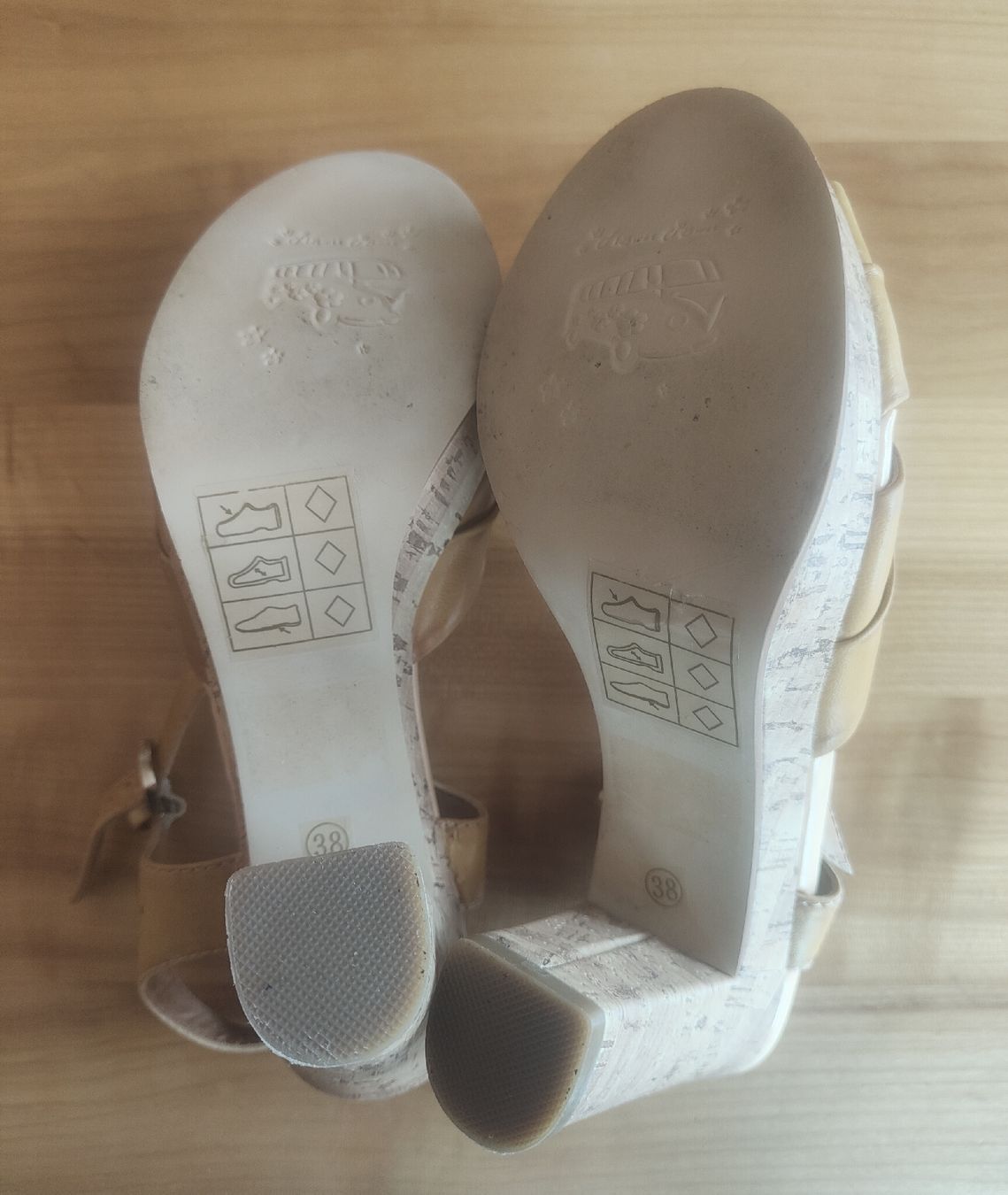 Scarpe da donna: Ledersandalen cube – Usato da Flawil venduto da sus_9hdn 1