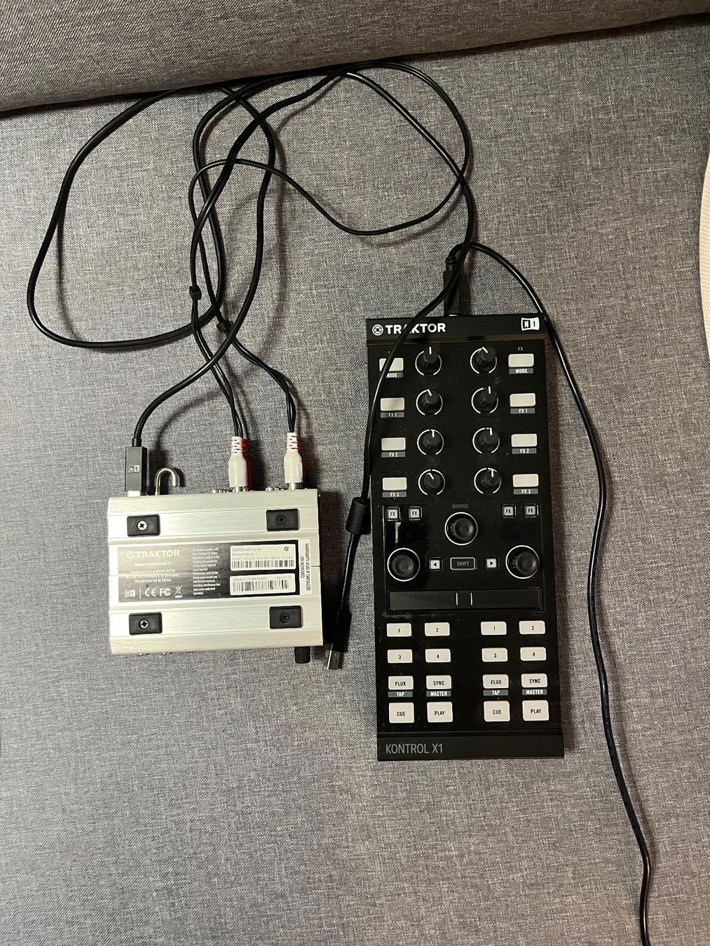 Traktor Strumenti musicali: Traktor Kontrol X1 und Traktor Audio 6 – Usato da Zürich venduto da liechmi 1