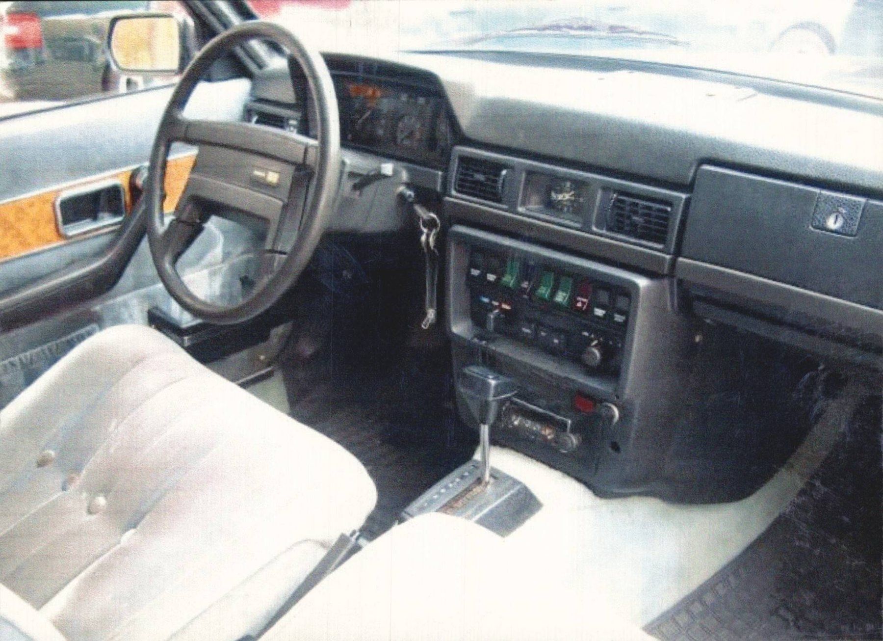 Foto & Immagini: 8 Bilder Volvo 264 TE, Oldtimer, Staatskarosse DDR – Usato da Luzern venduto da Kartenansicht 5