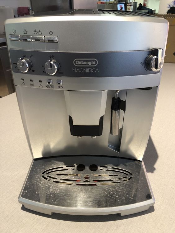 Kaffeevollautomat DeLonghi Magnifica ab Service Acheter sur Ricardo