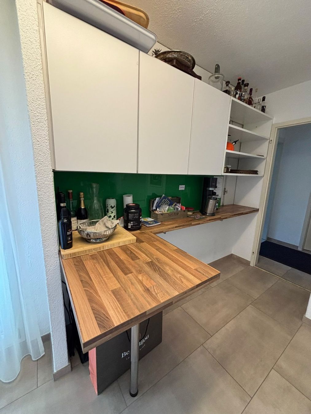 Cucine complete: Weisse Einbaucküche mit Elektroluxgeräten – Usato da Würenlos venduto da Rekalo