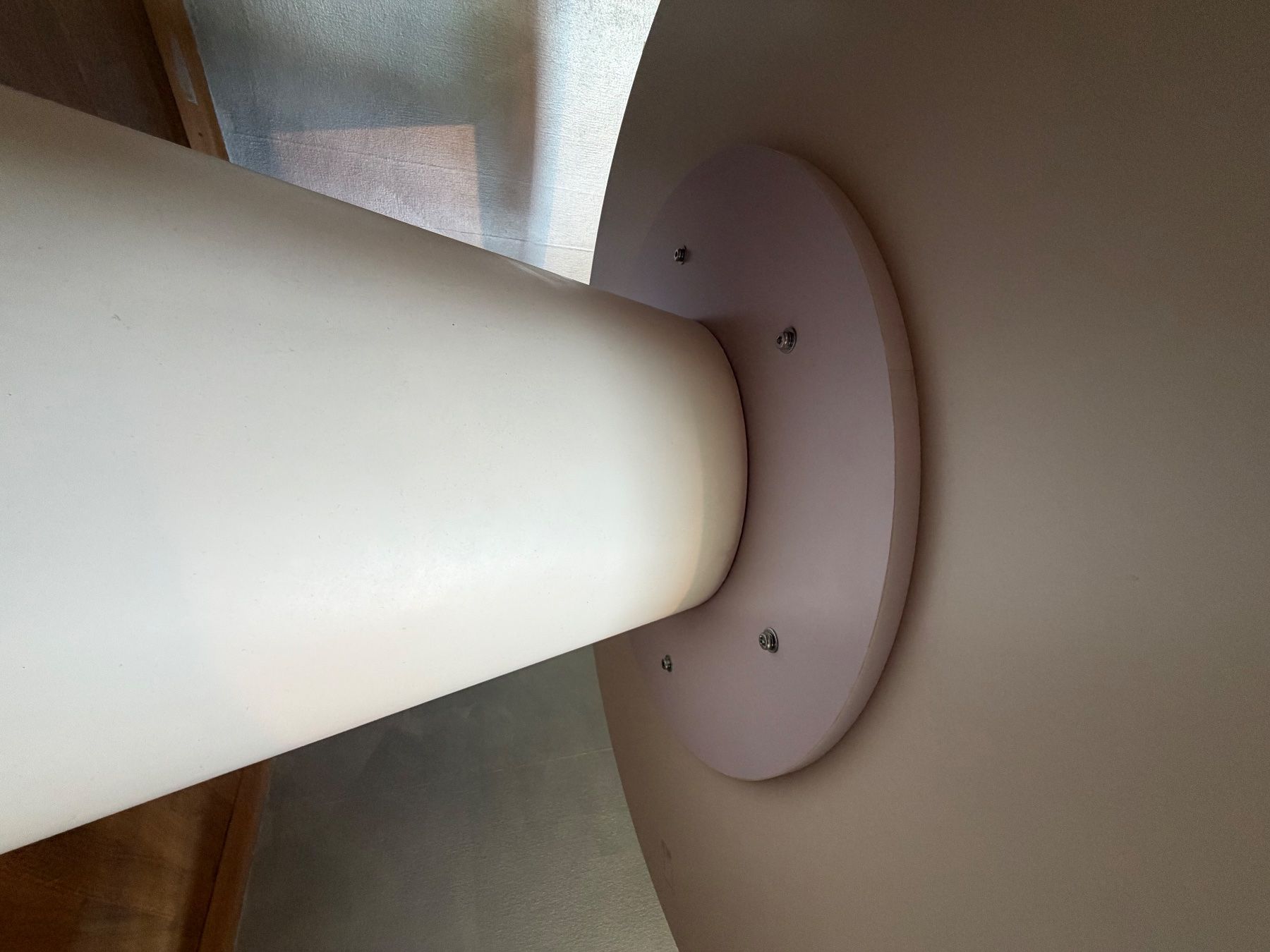 Tische: Tisch, weiss, rund 120cm – Gebraucht aus Basel von La-Verkauft 2