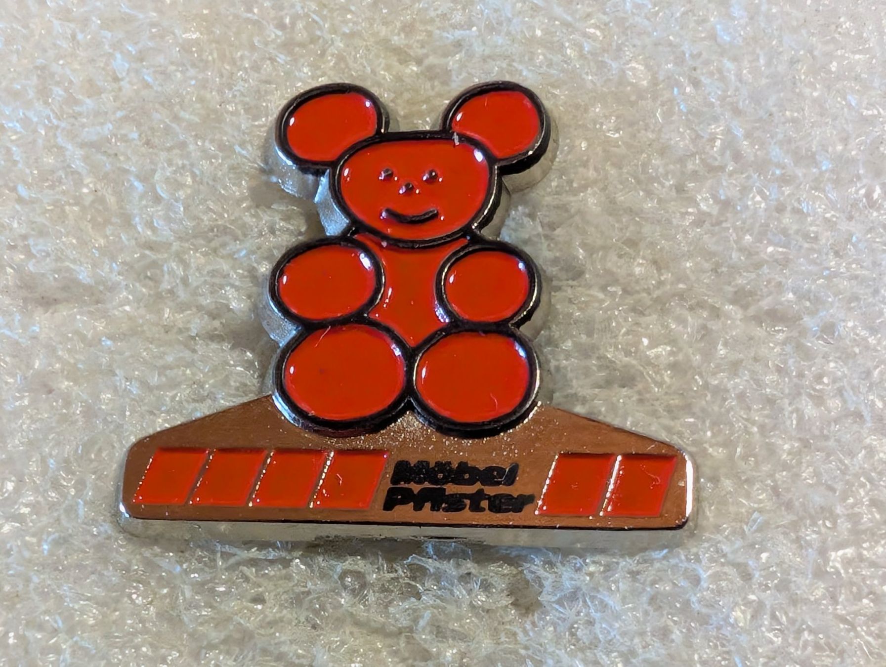 Placchette & Badge: Ansteckpin 5: Möbel Pfister – Usato da Oppligen venduto da Pin-Fall-Shop
