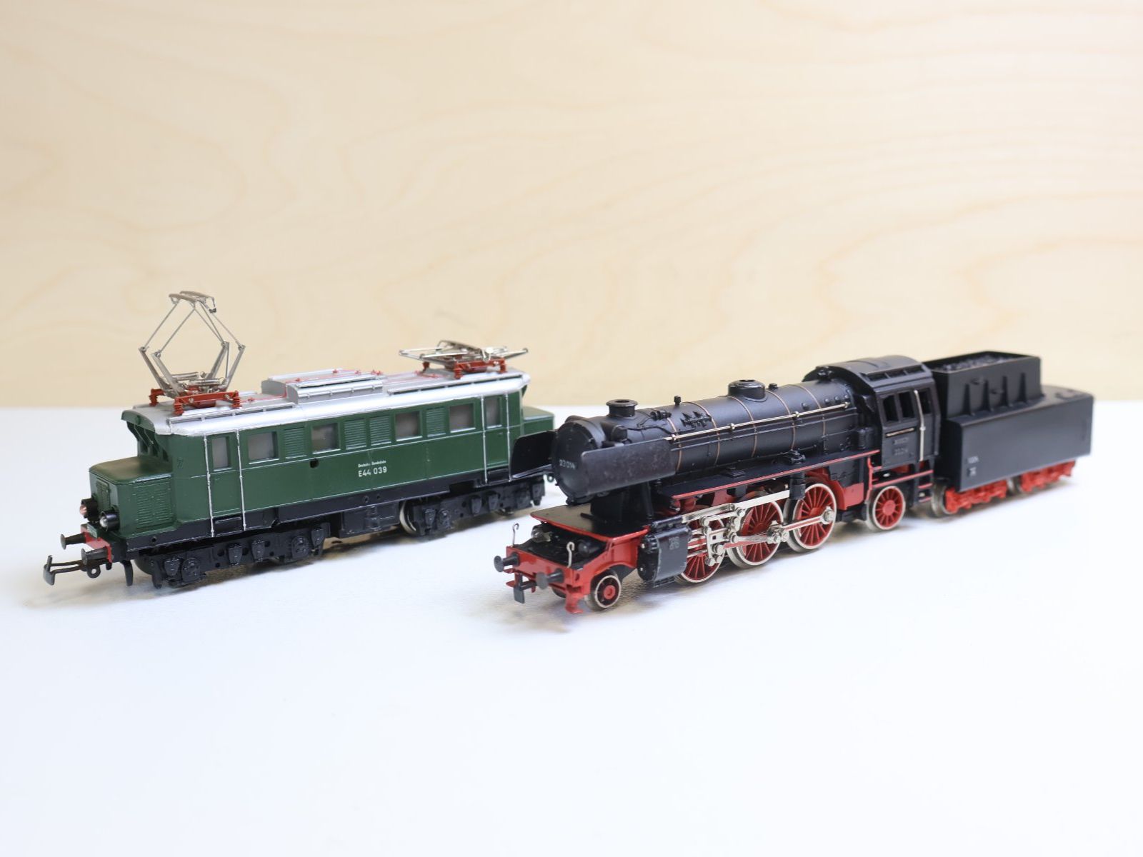 Märklin Modellini di ferrovie: Märklin 2 x grosse Loks - H0 Doppelpack - schöne Modelle – Usato da Winterthur venduto da Monstera