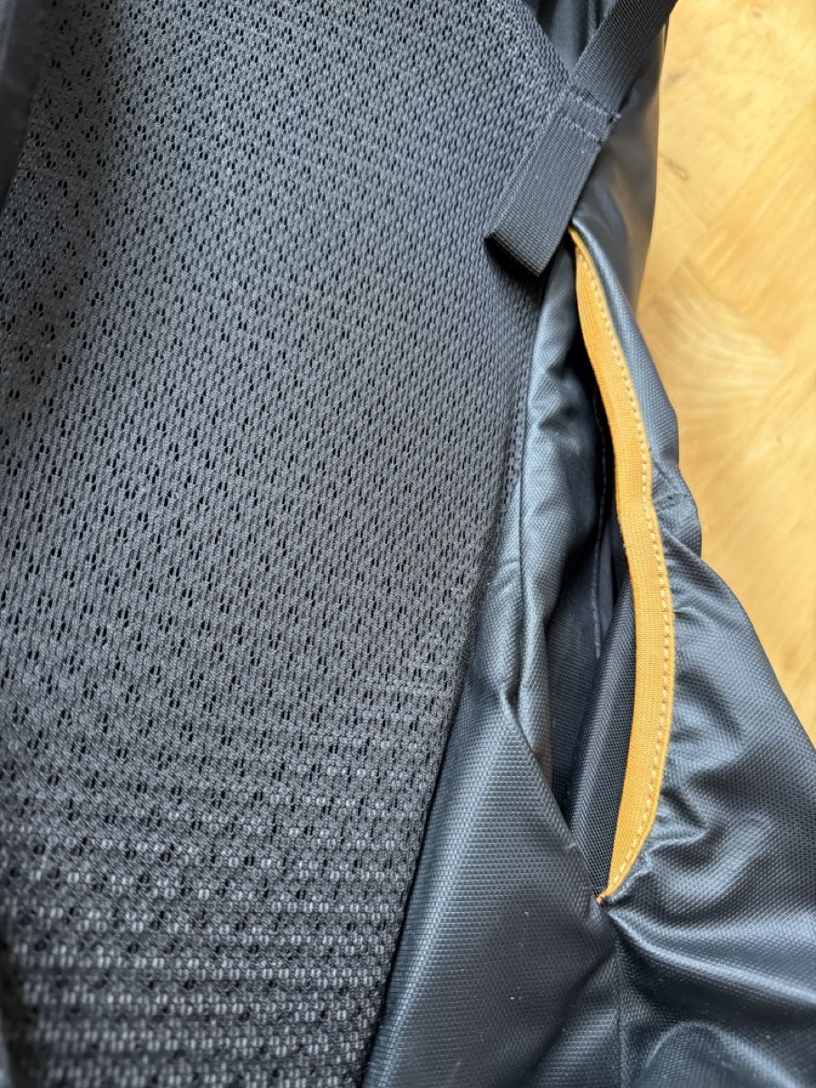 North Face Rucksäcke: The North Face - Itinerant Backpack – Gebraucht aus Urnäsch von _._naomi_._ 6