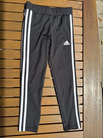 Adidas Hose, Gr. 128, Top Zustand
