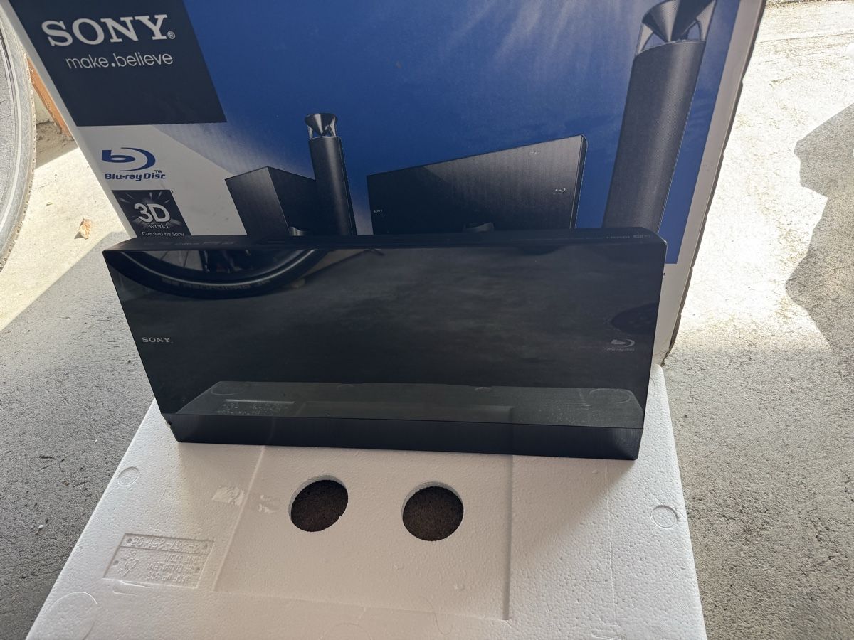 Sony Home Cinema: Sony BDV-L800 Blu-ray 3D Home Cinema System  – Usato da Stäfa venduto da jpmk99 1