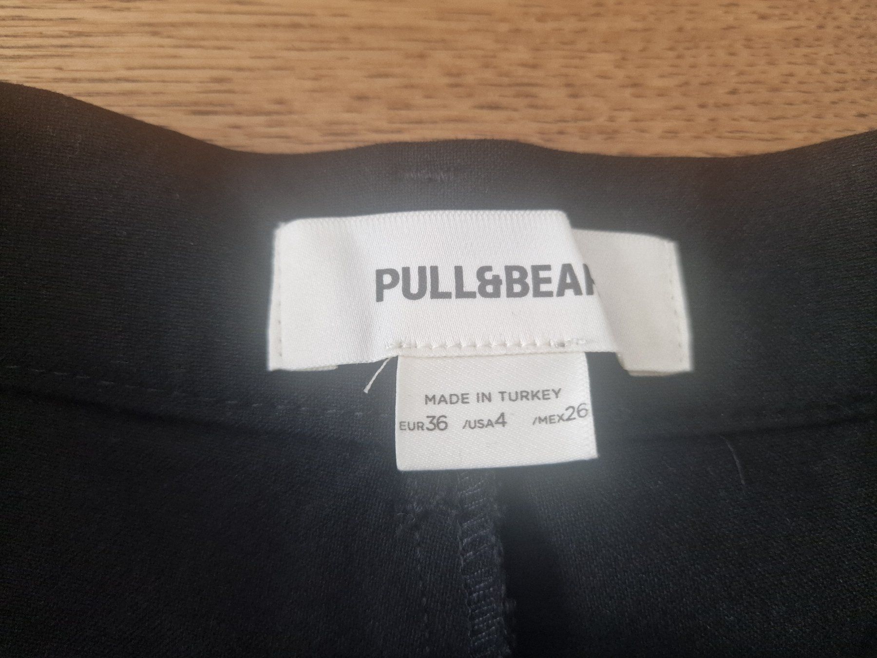Pull&Bear Pantaloni: Kurze Hose Pull&Bear schwarz Grösse 36 wie neu – Nuovo (secondo la descrizione) da Meierskappel venduto da HeartWear 2