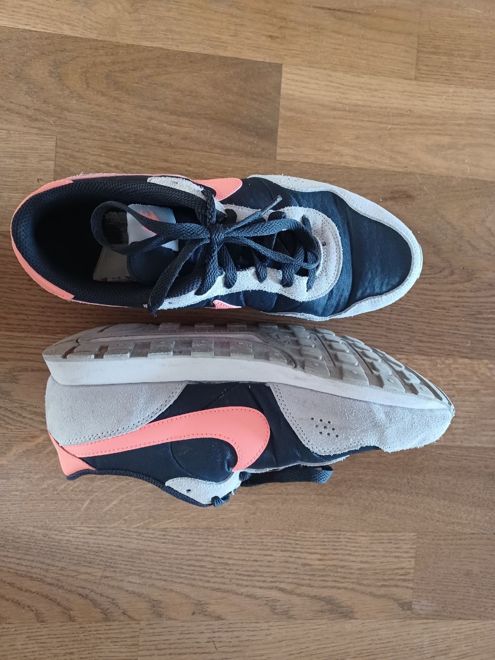Nike Scarpe da donna: Nike Schuhe Grösse 39 – Usato da Bern venduto da hi-glu 1