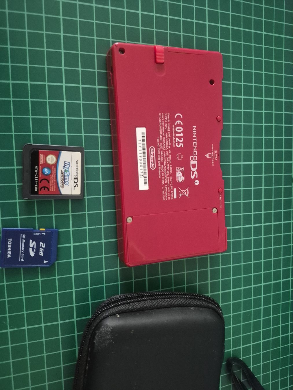 Nintendo Console: Nintendo DSi red console with case, game and memory card  – Usato da Meyrin venduto da Retro-GZ 2